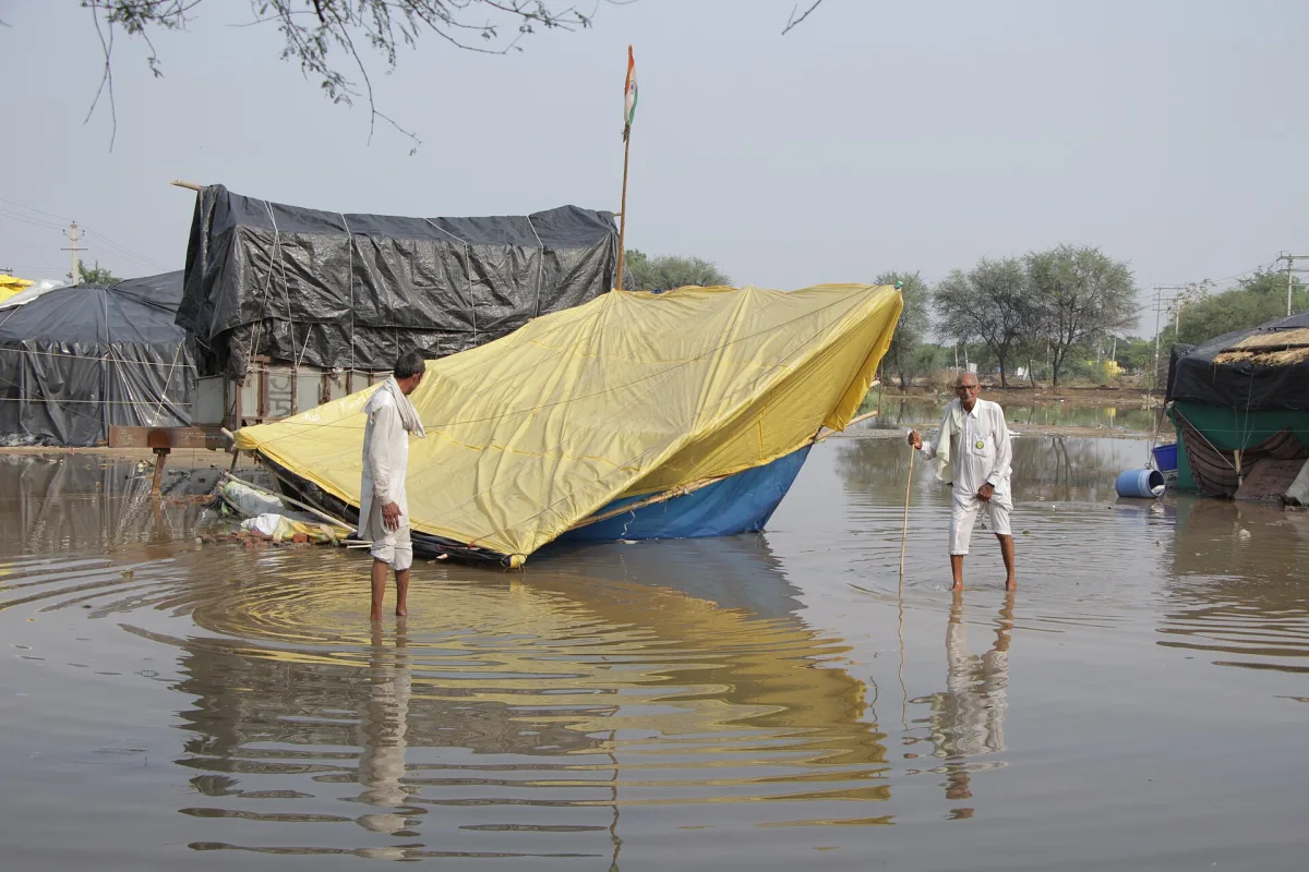 मुंबई में बारिश से कई इलाकों में जलभराव, बीएमसी ने पंपिंग स्टेशनों को रखा अलर्ट पर
