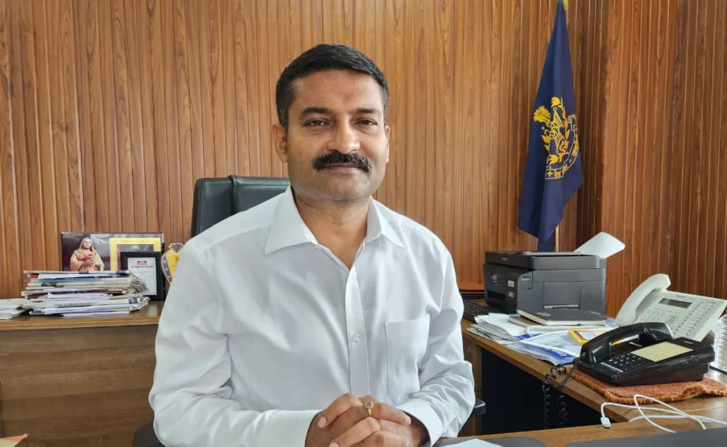 17k5i1o_bhopal-police-commissioner_625x300_10_July_23