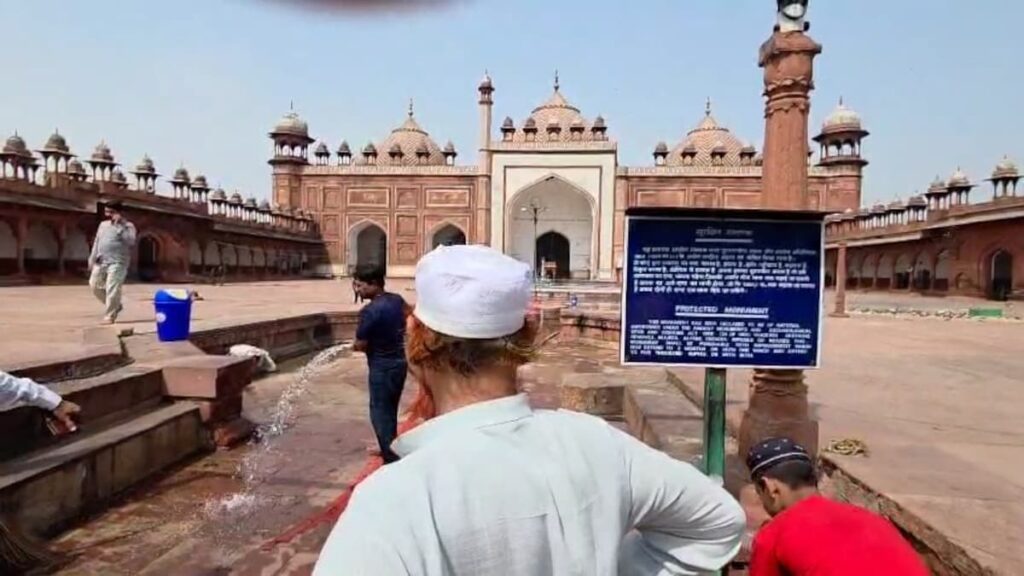 67f8a98e60621-agra-jama-masjid-meat-incident-113256669-16x9