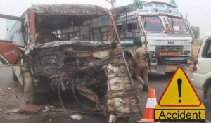 Fierce-collision-between-roadways-bus-and-tanker
