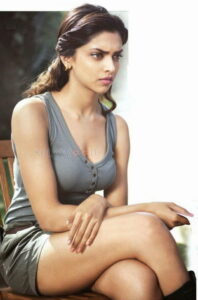 Indian-Actress-Deepika-Padukone-Hot-Pictures-01