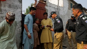 pakistan-orders-undocumented-afghans-to-leave-by-march-31-or-face-deportation-082713816-16x9_0