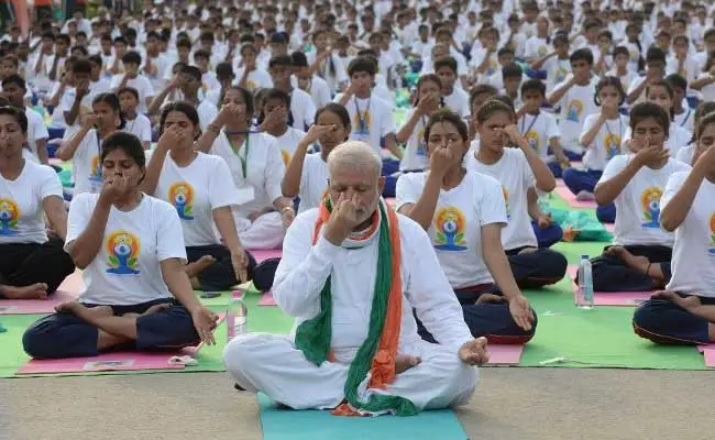 pm-modi-yoga-650_650x400_71434858888-1466321775