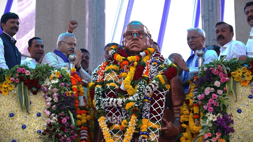 rss-sunil-ambekar-paid-homage-to-baba-saheb-in-pune-1