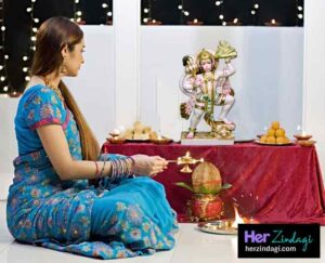 women-can-also-worship-hanuman-ji-and-can-read-hanuman-chalicha-4