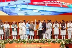 PM-Modi-in-Gandhinagar1