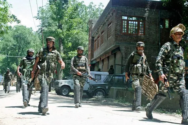 j-k-tral-encounter-encounter-between-security-forces-and-terrorists-in-tral-of-avantipora-one-terrorist-killed