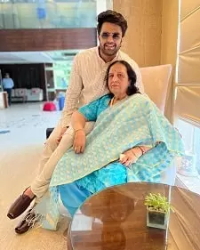 manish-paul-with-his-mother-urmil-paul