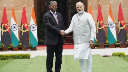 pm-modi-meets-angolian-president-1406323240