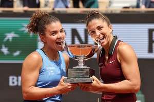 (SP)FRANCE-PARIS-TENNIS-FRENCH OPEN-WOMEN'S DOUBLES-FINAL