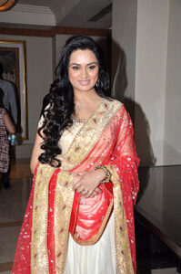 250px-Celebrities_at_Manish_Malhotra_-_Lilavati_Save_&_Empower_Girl_Child_show_(42)