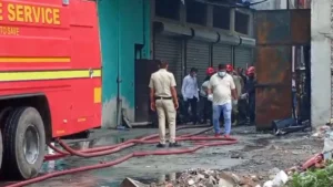 Delhi-Fire-(14)-1750826972945