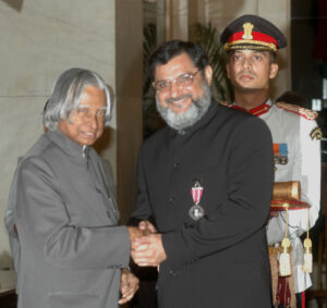 The_President,_Dr._A.P.J._Abdul_Kalam_presenting_Padma_Shri_to_Dr._Mohsin_Wali,_at_an_Investiture_Ceremony_at_Rashtrapati_Bhavan_in_New_Delhi_on_March_23,_2007