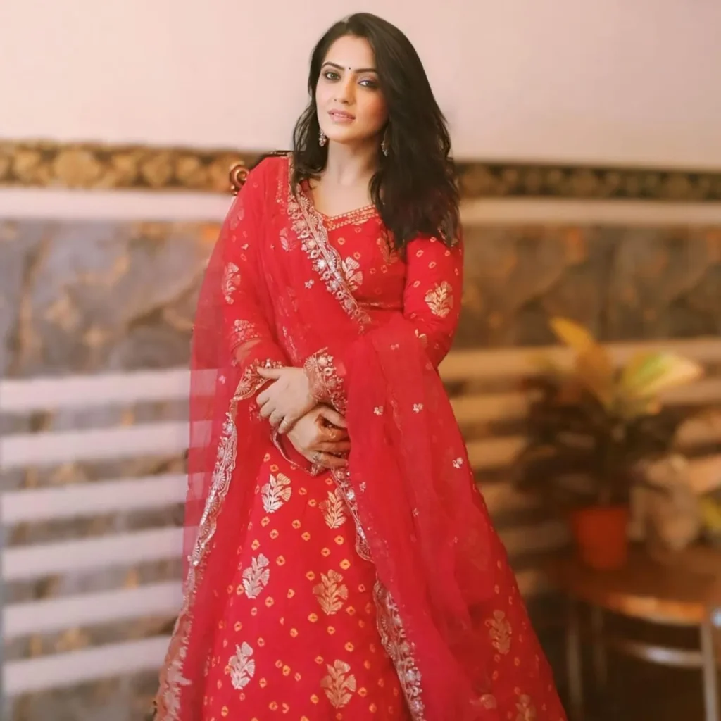 jividha-sharma-in-red-suit