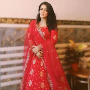 jividha-sharma-in-red-suit