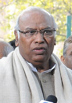 Mallikarjun_Kharge_briefing_the_media_after_presenting_the_Interim_Railway_Budget_2014-15_in_New_Delhi_(cropped)