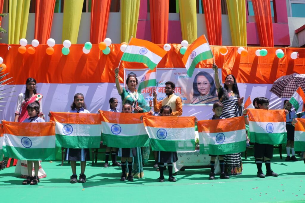 hema-malini-school-tirnga_1660136262