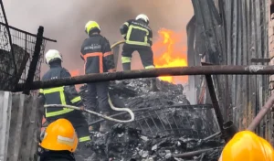 massive-fire_large_0935_21