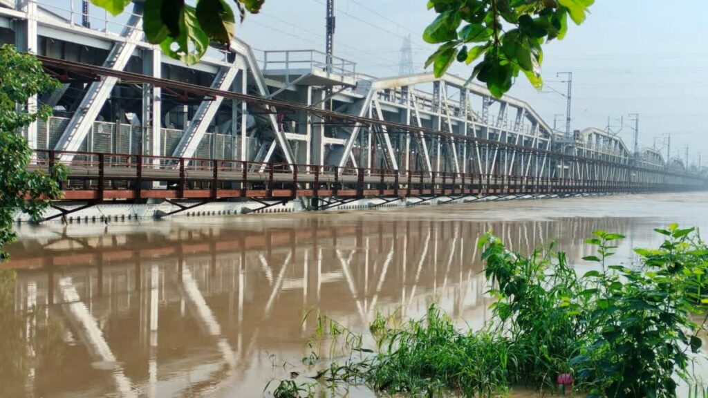 1200-675-24955409-thumbnail-16x9-delhi-floods
