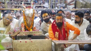 25_09_2025-sanjay_dutt_visits_mahakaleshwar_temple_2025925_111718