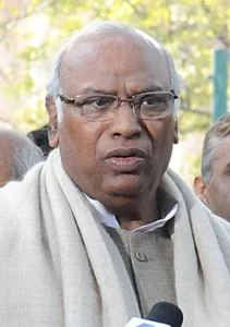 Mallikarjun_Kharge_briefing_the_media_after_presenting_the_Interim_Railway_Budget_2014-15_in_New_Delhi_(cropped).jpg