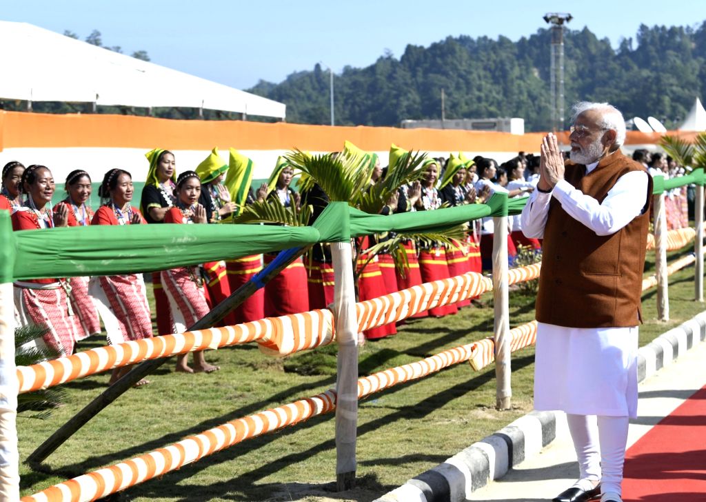 itanagar-prime-minister-narendra-modi-waves-1478343