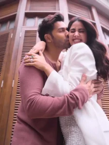 janhvi_kapoor_varun_dhawan_romance_15_07_2023_640_853