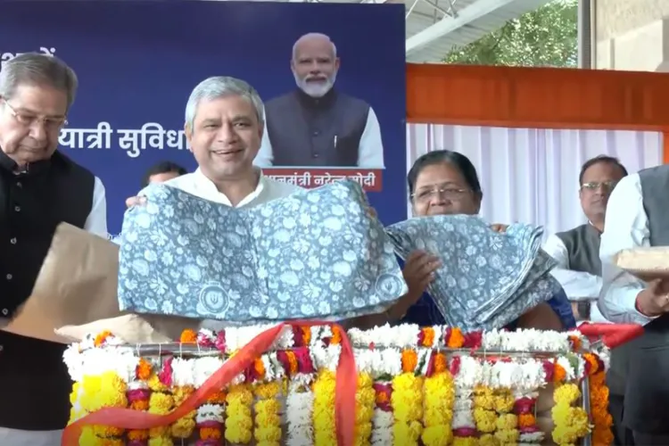 1760601680Railway_Minister_Ashwini_Vaishnaw_inaugurates_new_platform_and_integrated_passenger_information_system_in_Jaipur