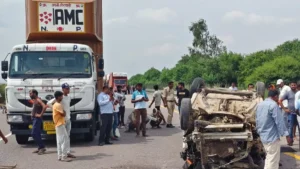 27_09_2025-agra-lucknow_expressway_accident_24061817_131937285