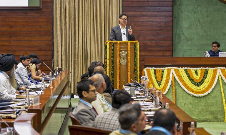 3CMnI7Zb-breaking_news-1-768x459