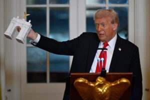 e9XEIyWH-breaking_news-1-768x512