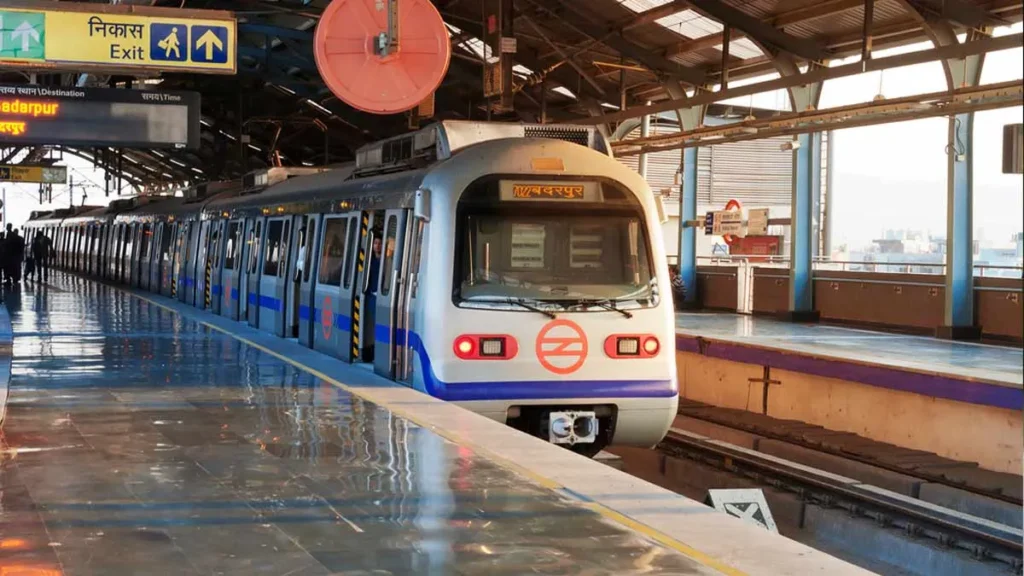 how-to-find-platform-number-and-different-colored-lines-at-metro-station-1737537140332