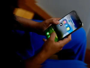 jk-school-staff-in-baramulla-asked-to-refrain-from-criticising-govt-policies-on-social-media-768x575