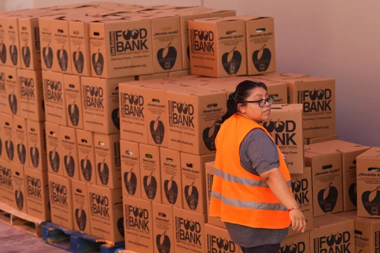 loads-vehicle-during-food-distribution-768x512