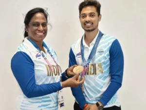 lwX1mLEP-a5ngs6qg_swapnil-kusale-with-pt-usha_625x300_01_August_24-768x576