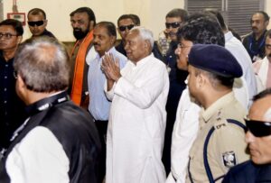 p9FX9AiC-breaking_news-768x520