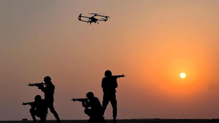 20251108204L-768x432