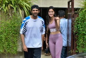 659-indian-actor-kartik-aaryan-spotted-with-actor-ananya-pandey-at-image-88005500_20190916_071