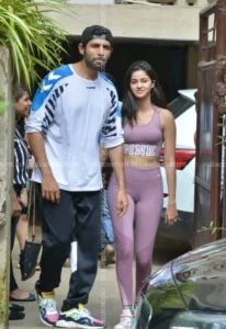 659-indian-actor-kartik-aaryan-spotted-with-actor-ananya-pandey-at-image-88005500_20190916_072