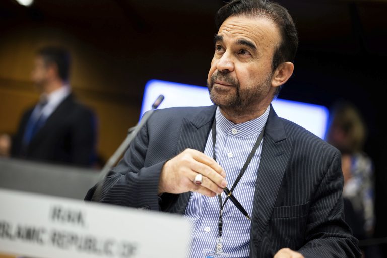 9v5uEdQq-breaking_news-768x512