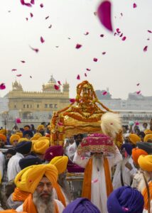 F6VvGKQB-breaking_news-696x976