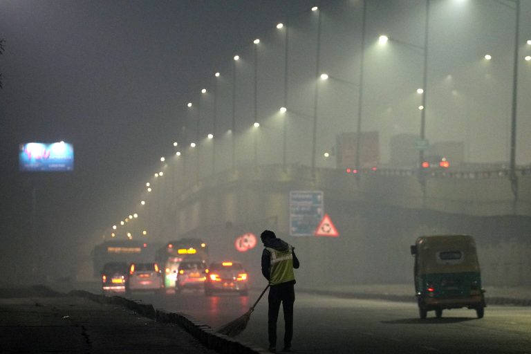 TzD7WGfU-breaking_news-1-768x512