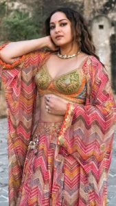 aslisona-bold-looks-dresses-1731760126