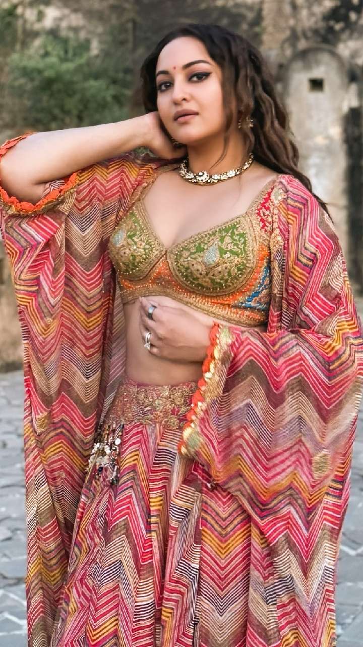 aslisona-bold-looks-dresses-1731760126