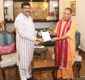 08_29_087853462yogi-dharmedra