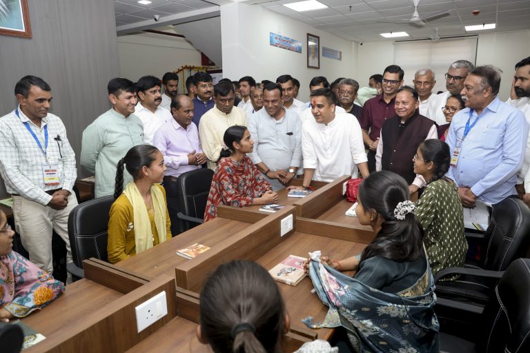 6F82MXKr-breaking_news-768x512