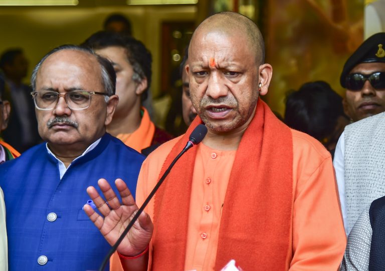 8xEJYJq0-breaking_news-1-768x541