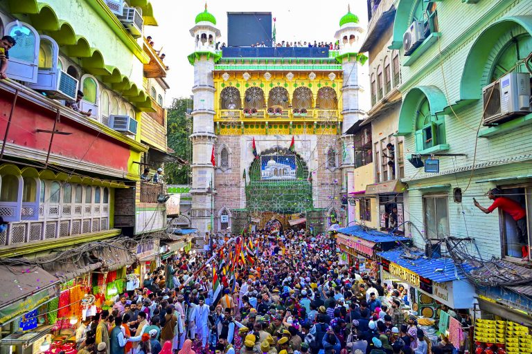 EFPsZwNc-breaking_news-768x512