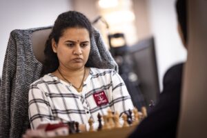 H18lYs5Y-breaking_news-768x512