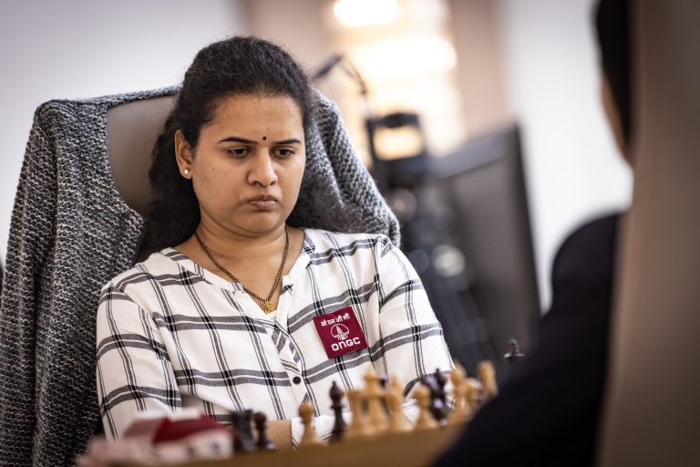 H18lYs5Y-breaking_news-768x512